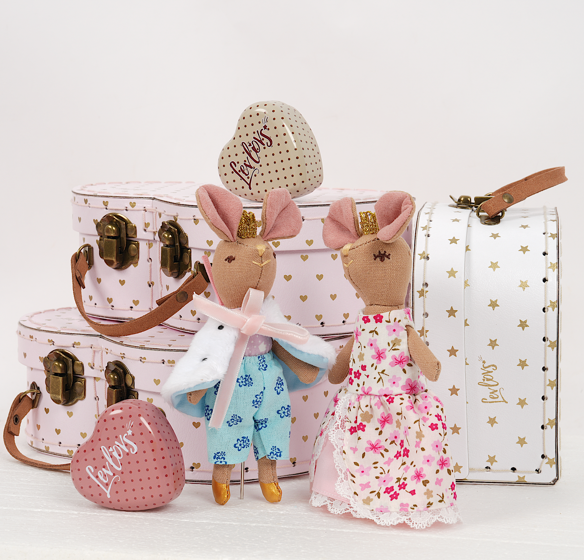 Prince and Princess Mice in a Case little dolls